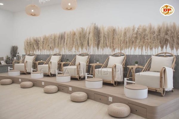 Có Nên Chọn Mẫu Ghế Nail Đơn Giản Cho Tiệm Nail?